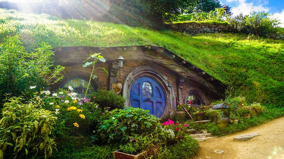 Where are some of the most iconic #filmlocations where your favorite #movies and #tv shows were shot? Here are 5 of the best #filmgeeks , #fanboys , & #fangirls will love! #traveldestinations #filminglocations #movietours #hobbiton #starwars #lotr #gameofthrones #outlander #sherlock #indianajones #soundofmusic #doctorwho #theglobalgadabout #travelblog #travelblogger